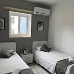 F3 Room 3, Private Room Two Single Beds Shared Bathroom