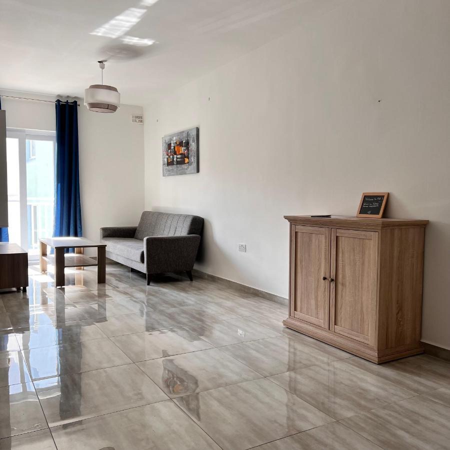 F3 3, Private Two Single Beds Shared Bathroom Homestay