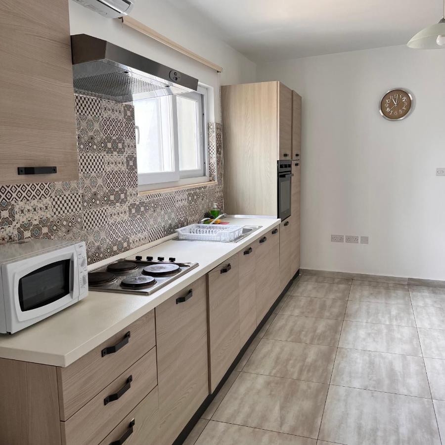 F3 3, Private Two Single Beds Shared Bathroom Homestay *