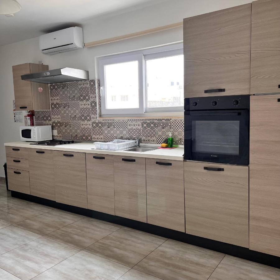 Homestay F3 3, Private Two Single Beds Shared Bathroom *