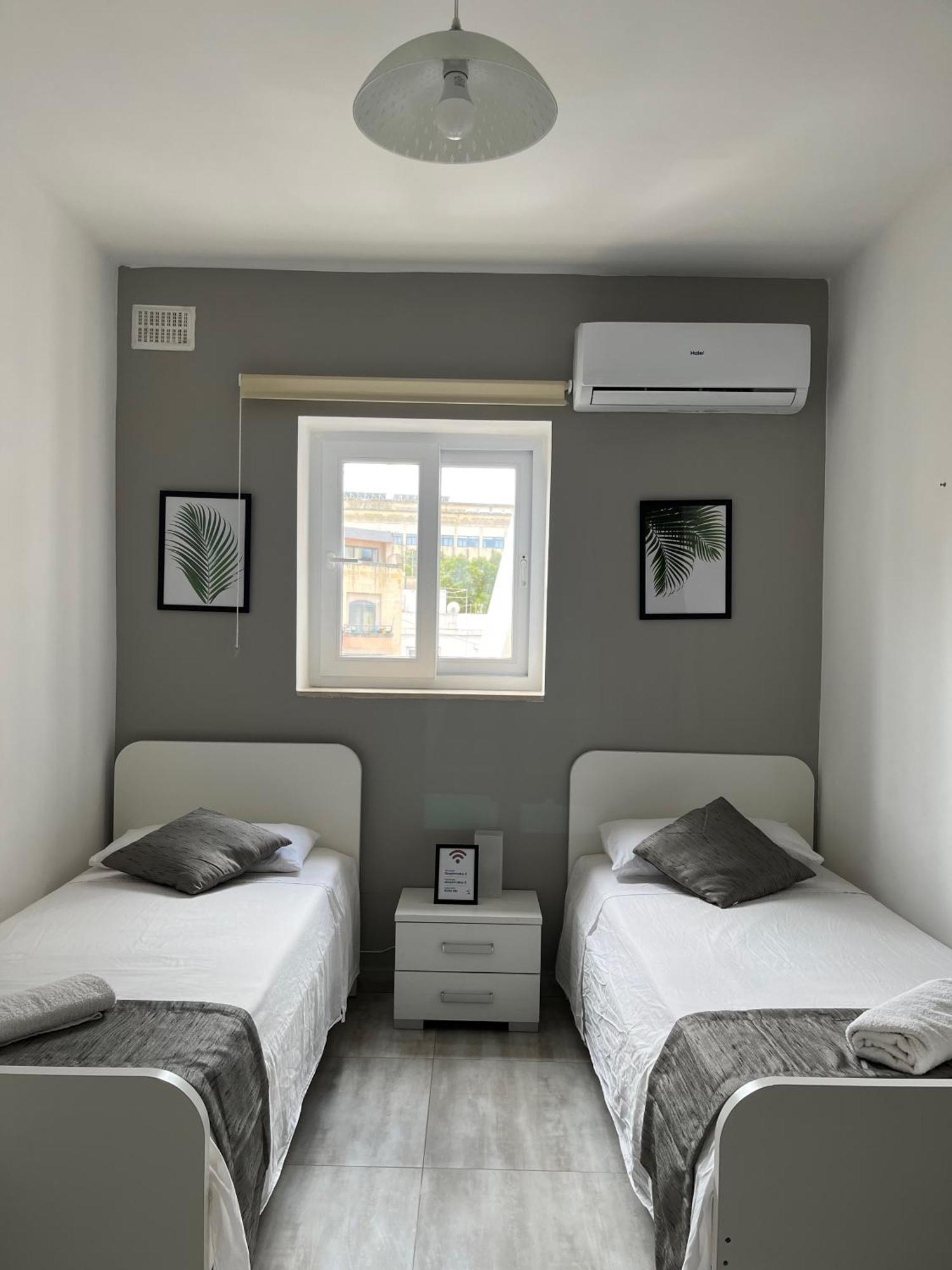 Homestay F3 3, Private Two Single Beds Shared Bathroom