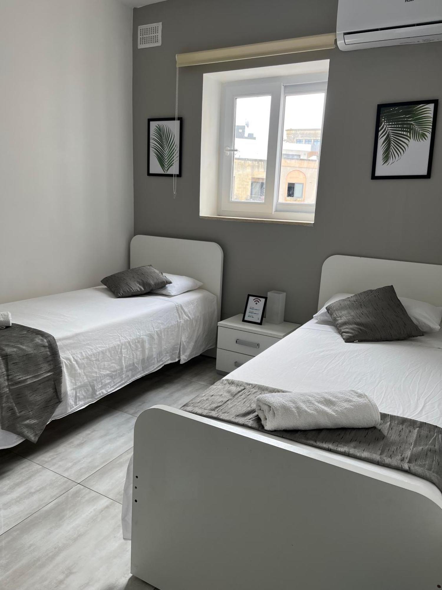F3 3, Private Two Single Beds Shared Bathroom